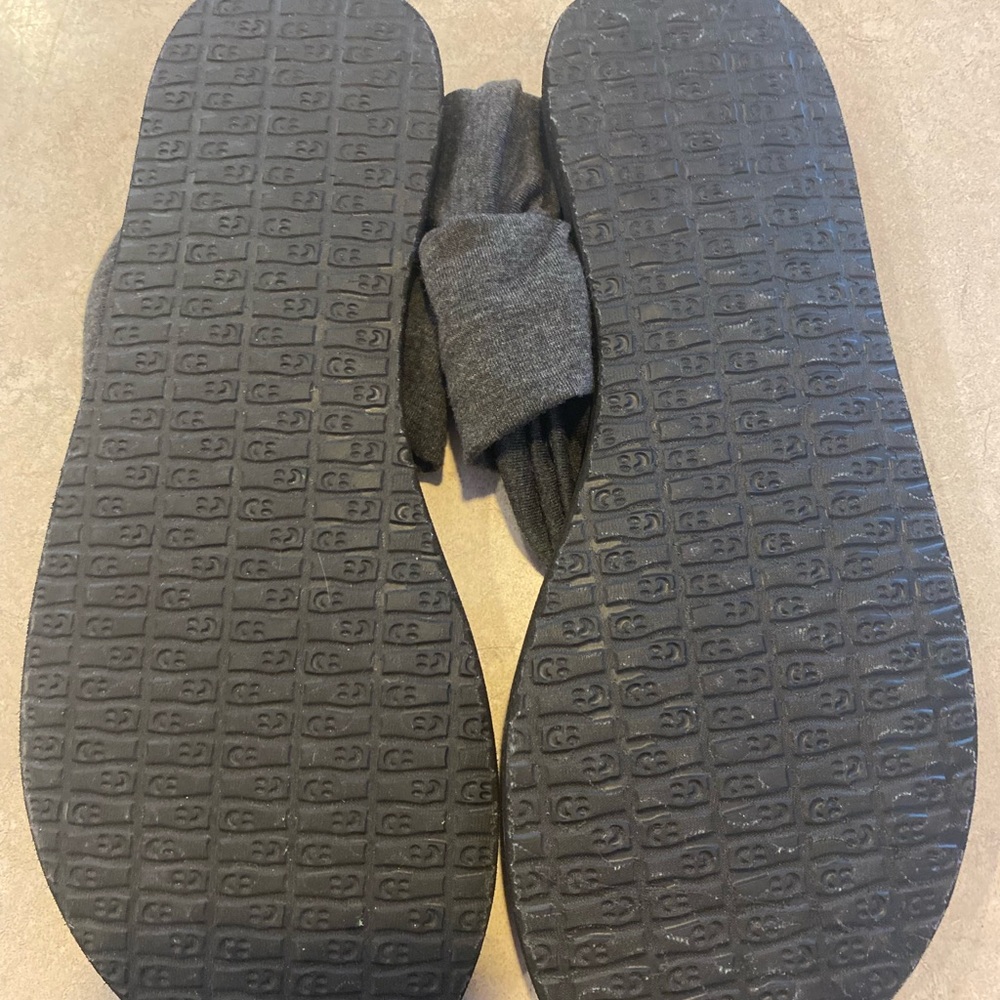 Sanuk women’s yoga sling 2. Sandal. Size 8. Charcoal gray. New without tags. - Picture 2 of 2